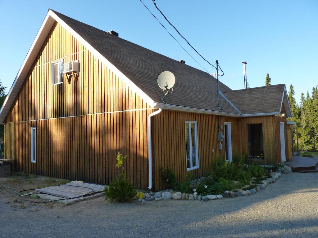 Gite De La Riviere Bed & Breakfast Шибугамо Екстериор снимка