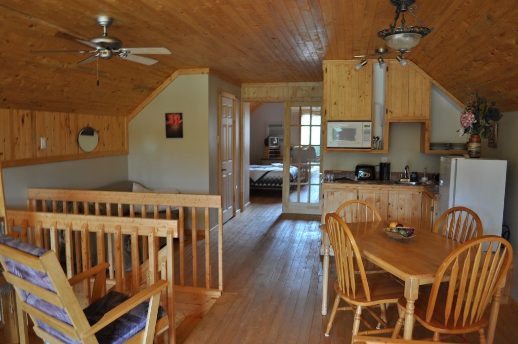 Gite De La Riviere Bed & Breakfast Шибугамо Екстериор снимка