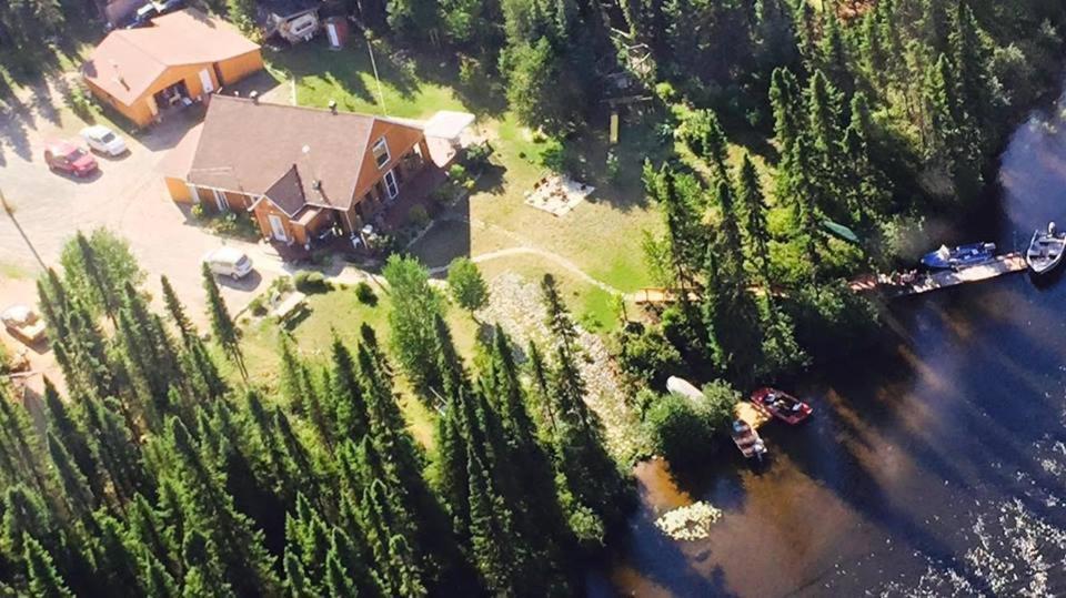 Gite De La Riviere Bed & Breakfast Шибугамо Екстериор снимка